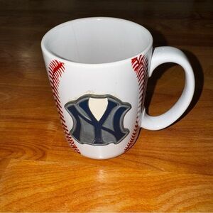MLB New York Yankees Baseball Coffee Mug Cup Embossed Pewter Logo 2011
